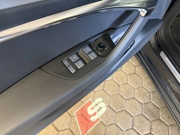 Fotografie des Audi A6 Avant 50 TFSI e quattro Sport/220KW Systemle