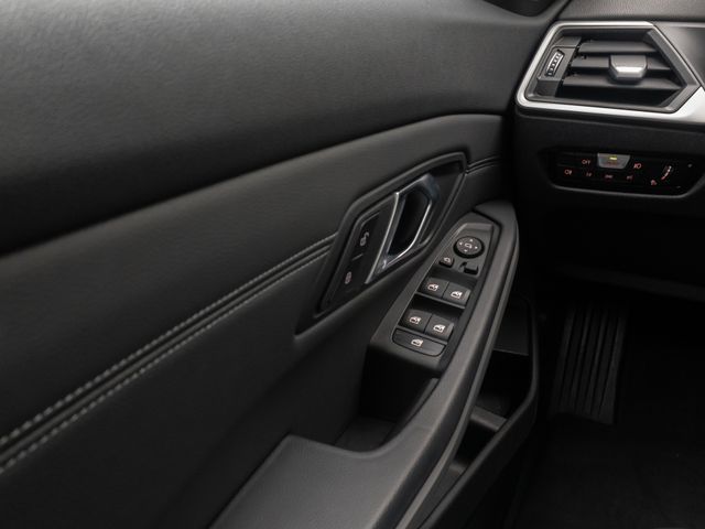 BMW 330, 2022 — 33