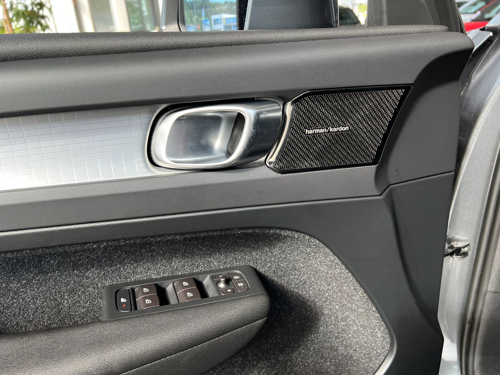 Fahrzeugabbildung Volvo XC40 Momentum H/K RFK LED