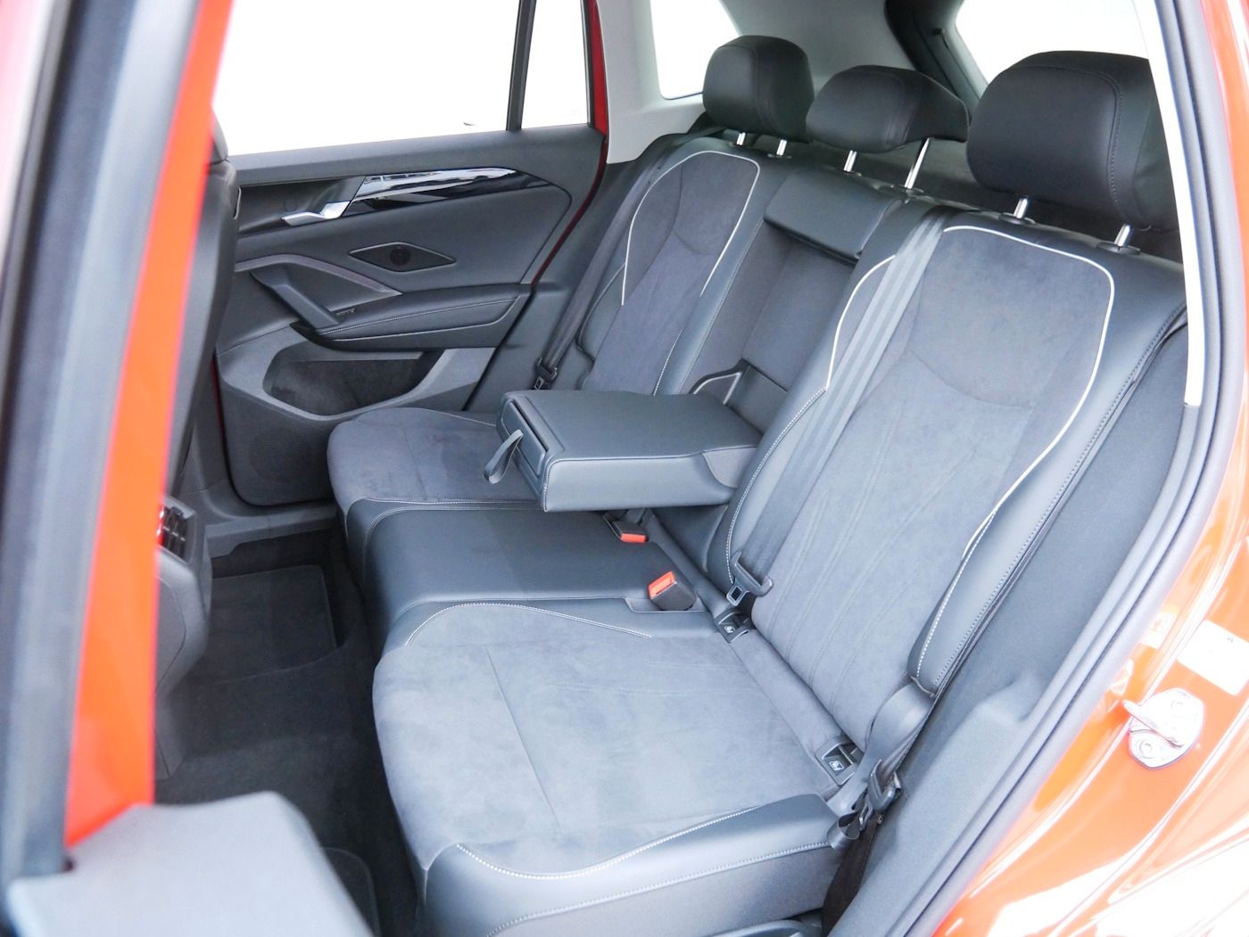 Fahrzeugabbildung Volkswagen Tiguan 1.5 eTSI Elegance NEU55T DSG Standheiz AH