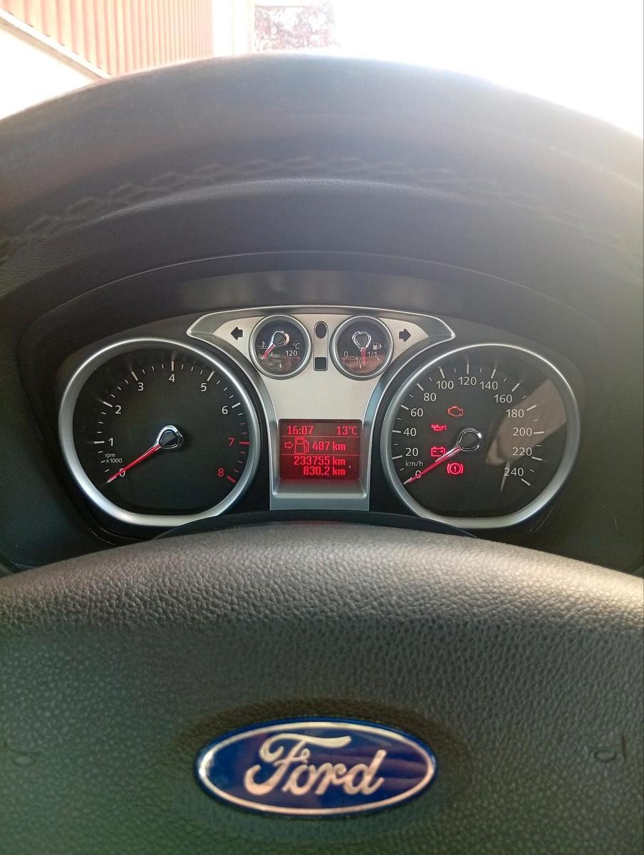 Ford Focus 2010 — photo 8