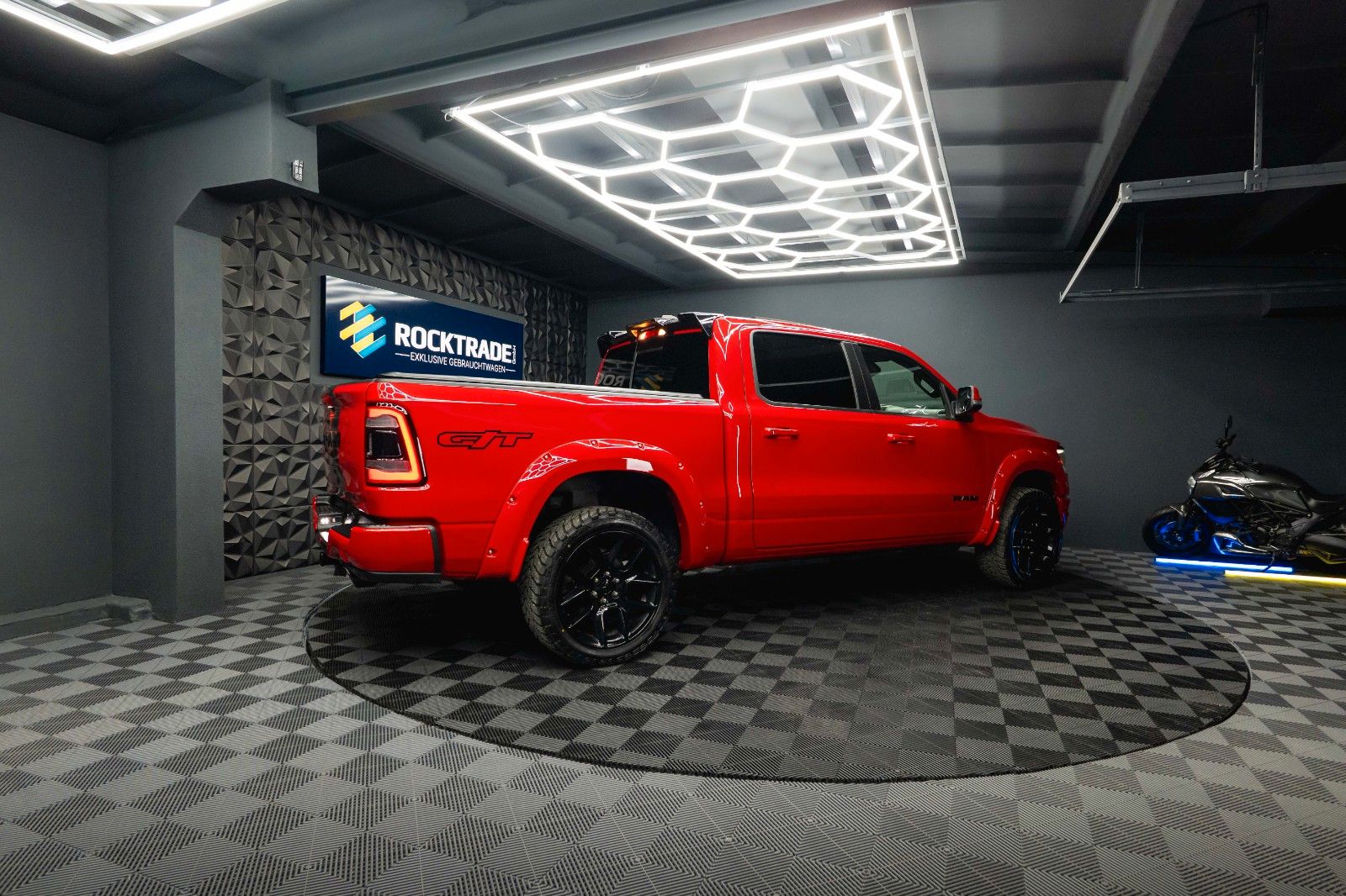 Fahrzeugabbildung Dodge RAM 5.7 V8 HEMI 4x4 NIGHT GT SPORT *Pano*22Zoll*