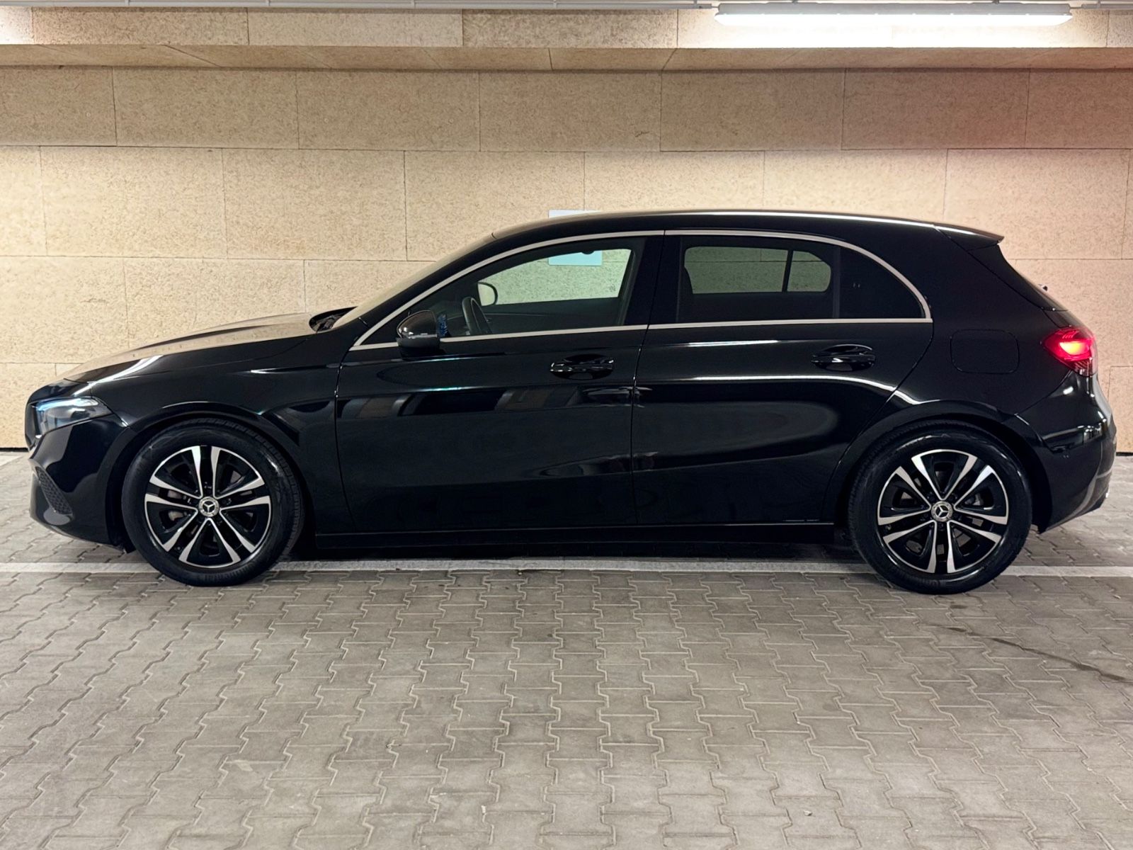 Mercedes-Benz A 180 d PROG WIDESCREEN LED KAM MBUX MOPF 25 foto 3