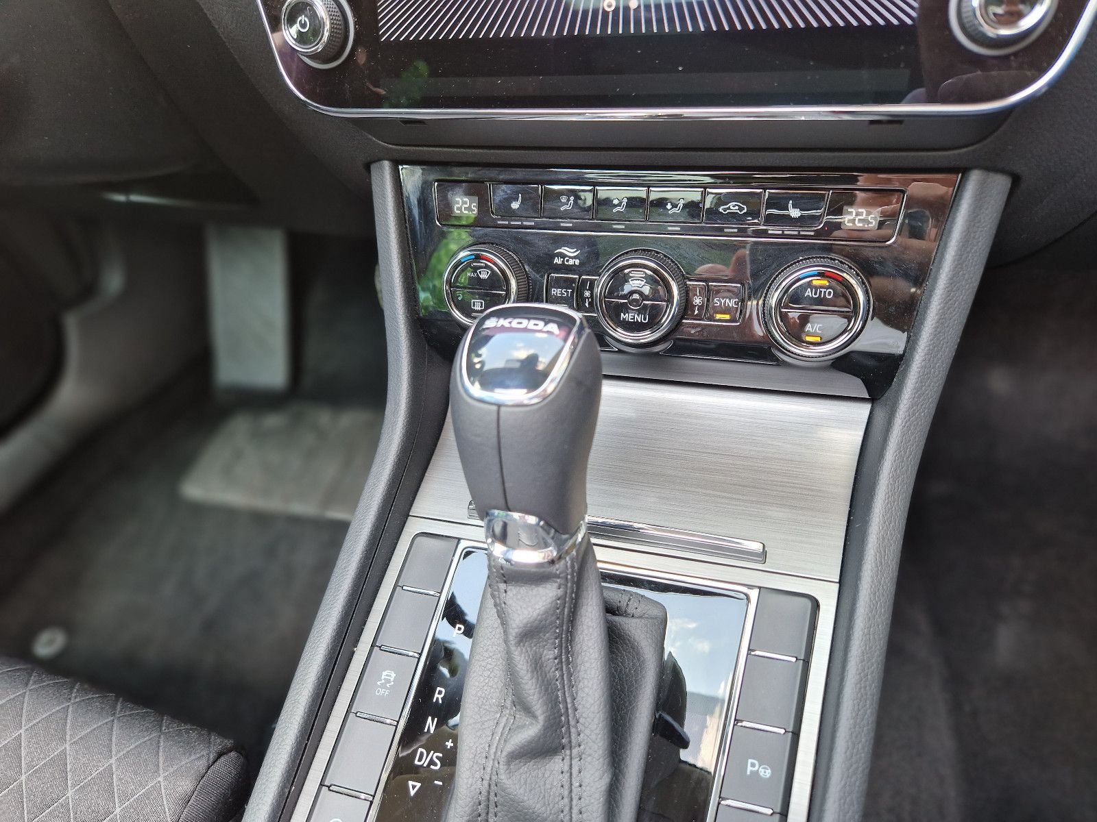 Fahrzeugabbildung SKODA Superb Combi Ambition 2.0 TDI DSG NAVI RFK