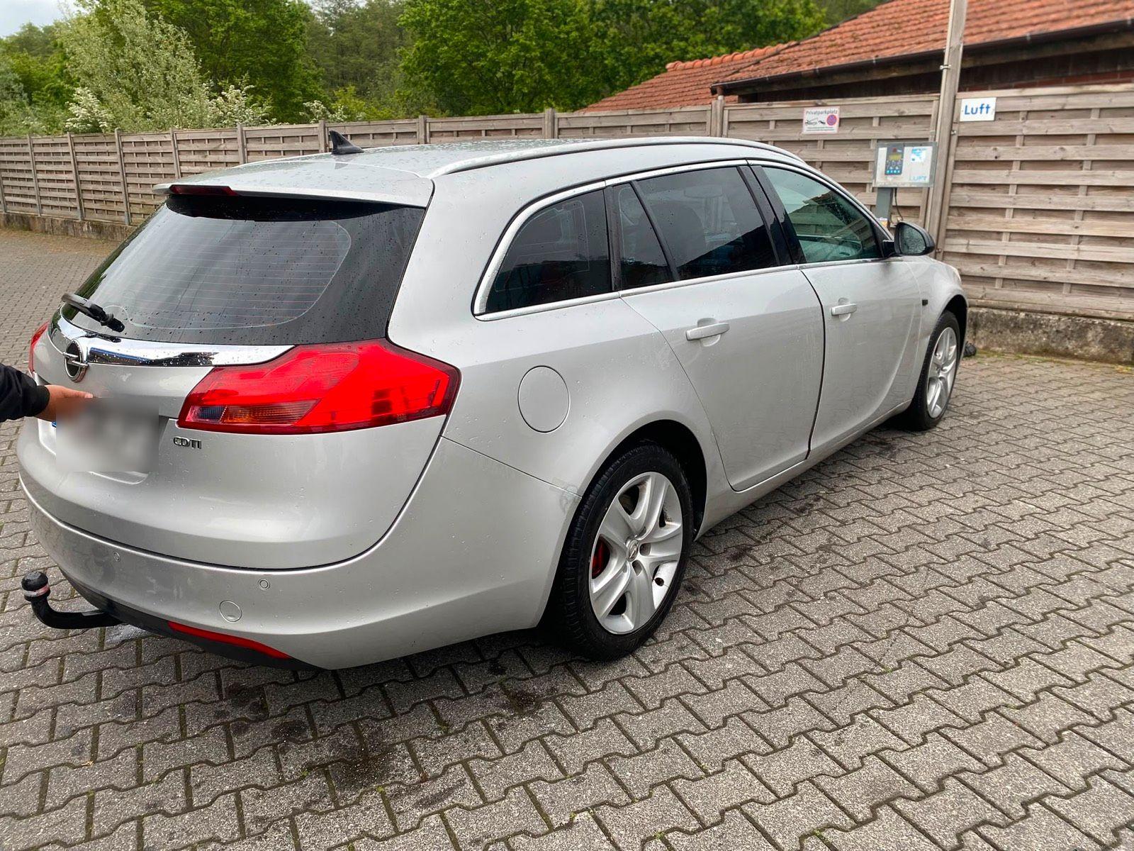 Opel Insignia 2010 — interior