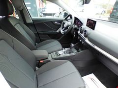 AUDI Q2 35 TFSI Navi digitales Cockpit LED ACC Apple 