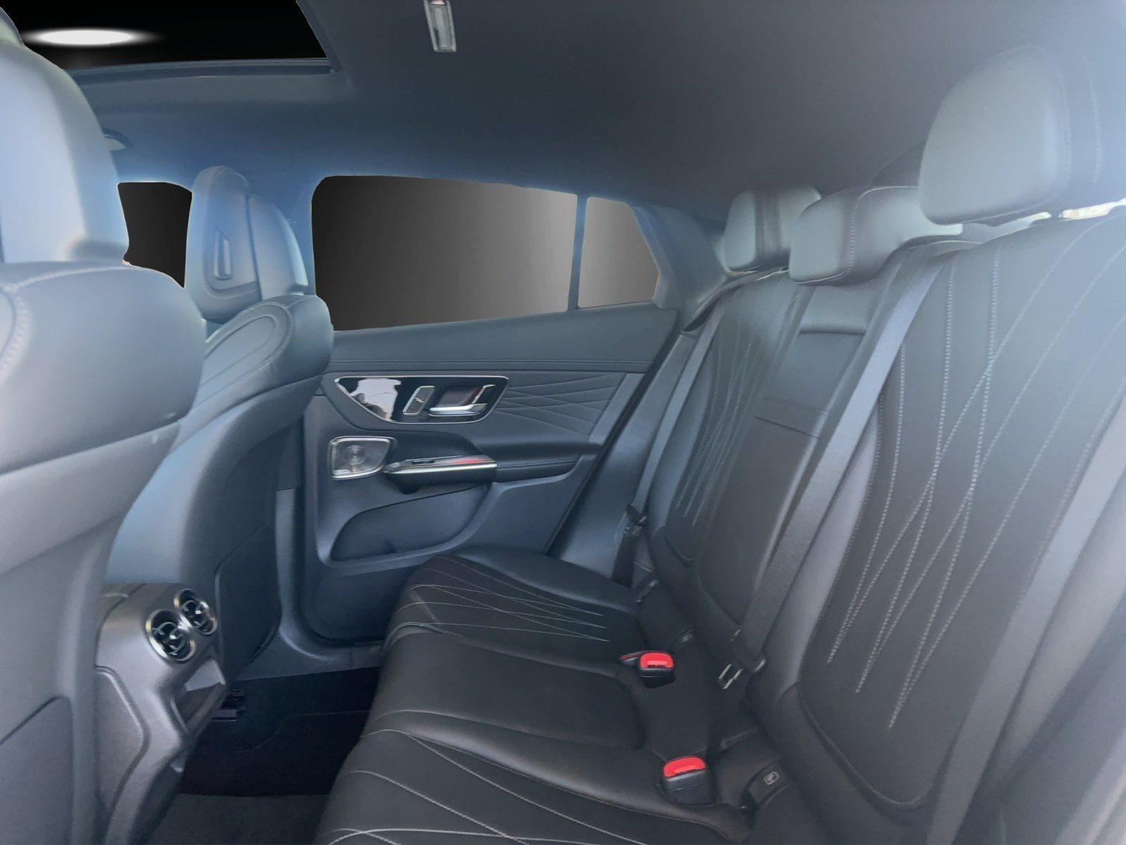 Fahrzeugabbildung Mercedes-Benz GLC300d Cpé AMG Premium AIRAMTIC Pano DISTRO AHK