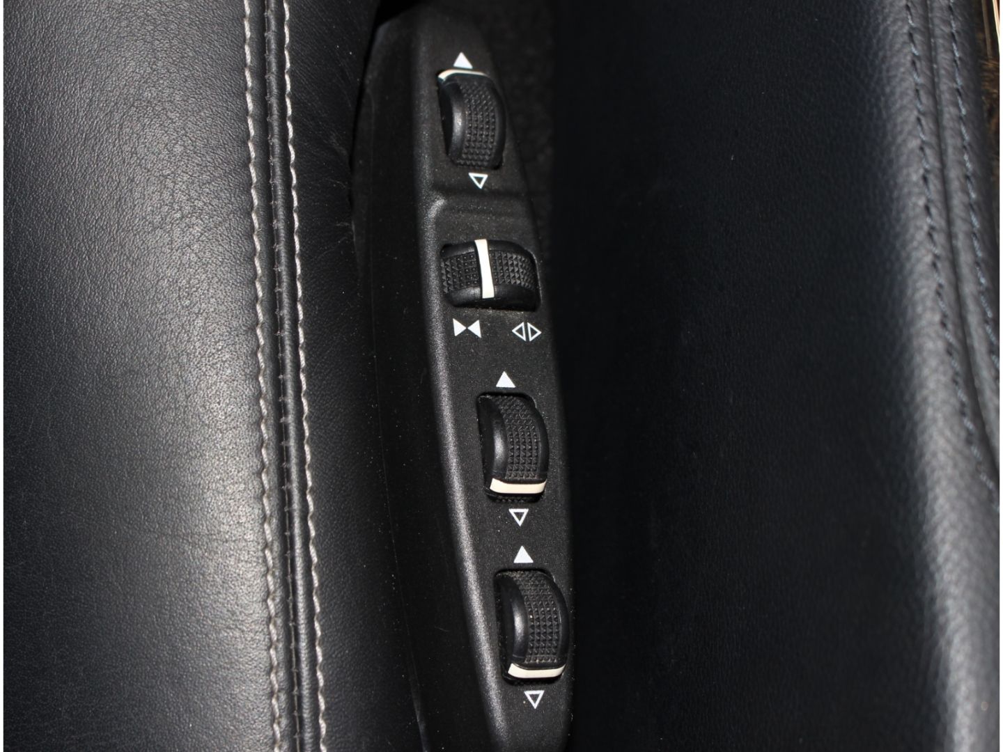 Fahrzeugabbildung Mercedes-Benz CLS 500 AMG Line 2.Hand*H&K*Bi Xenon*Airmatic