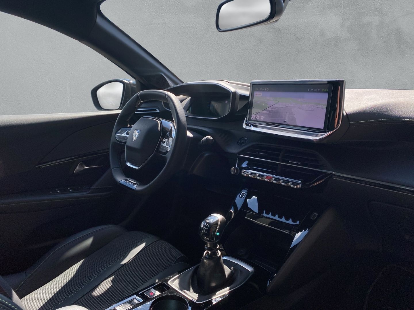 Fahrzeugabbildung Peugeot 208 GT 1.2 PureTech 100 EU6e *Navi*RFK*Sitzh.*LE