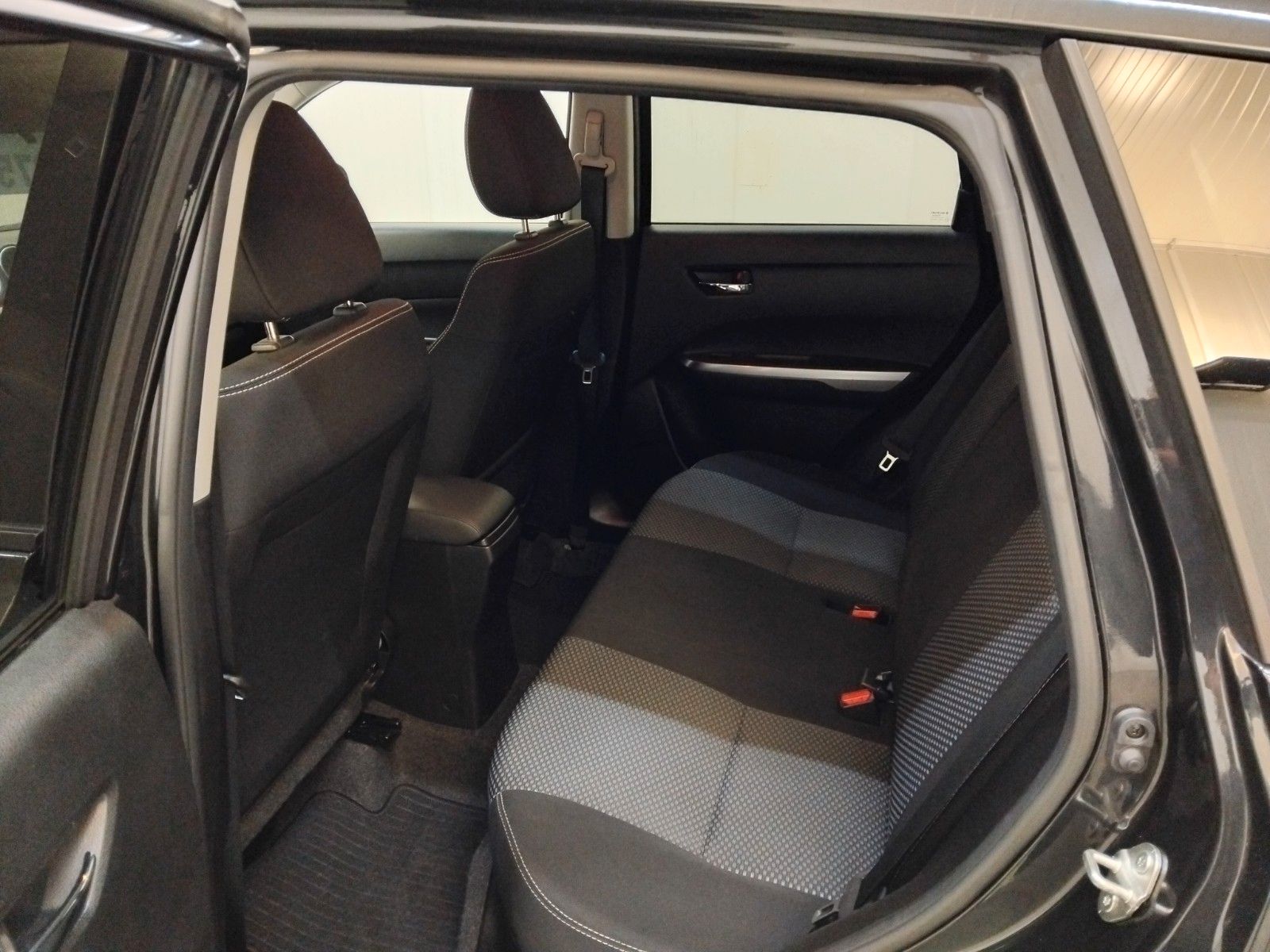 Suzuki Vitara (06/2026, Benzin)