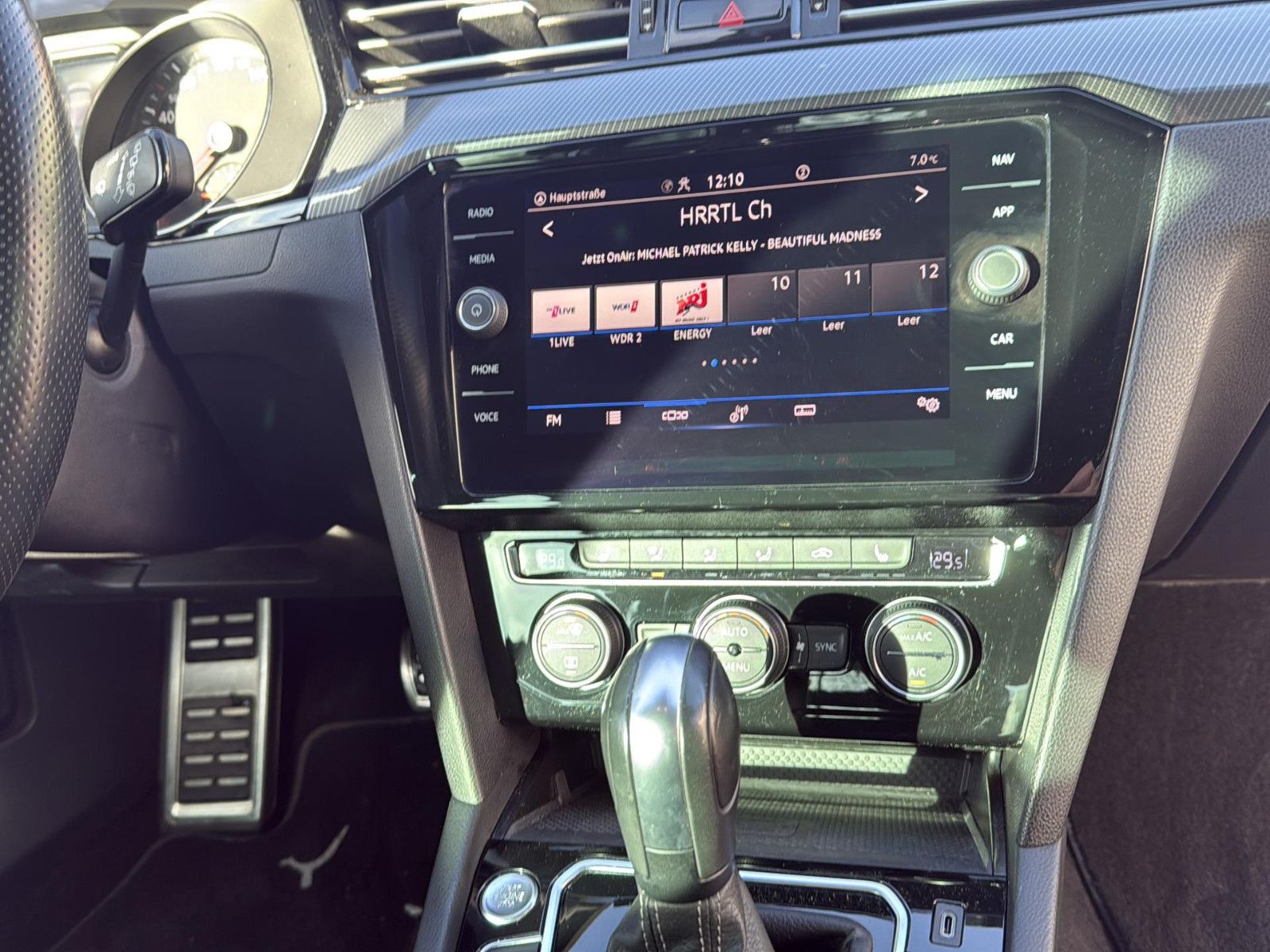 Fahrzeugabbildung Volkswagen Passat Variant Business/ AHK / Bremsen vo+hi neu