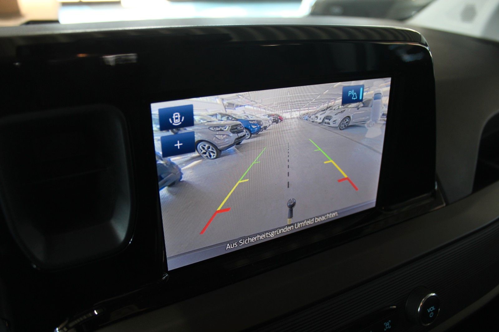Fahrzeugabbildung Ford Tourneo Courier Titanium AHK Kamera WinterPaket2