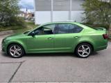 Skoda Octavia 2.0 TSI DSG RS 245 RS - Skoda Octavia: Grün, RS