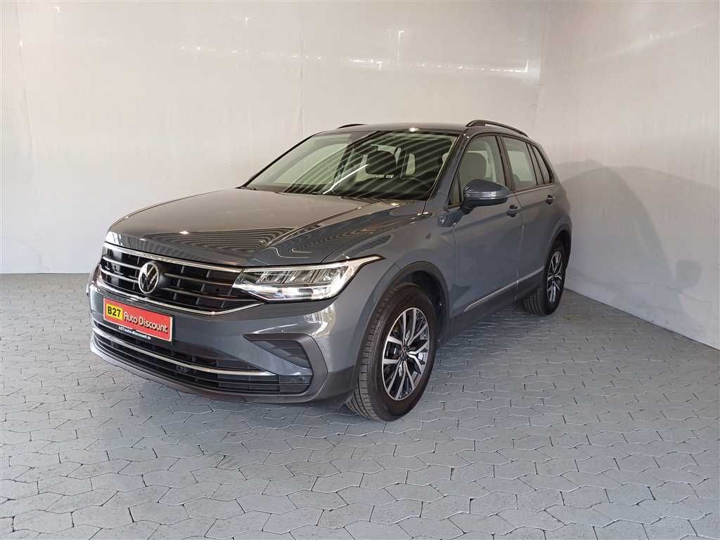 Volkswagen Tiguan - 1