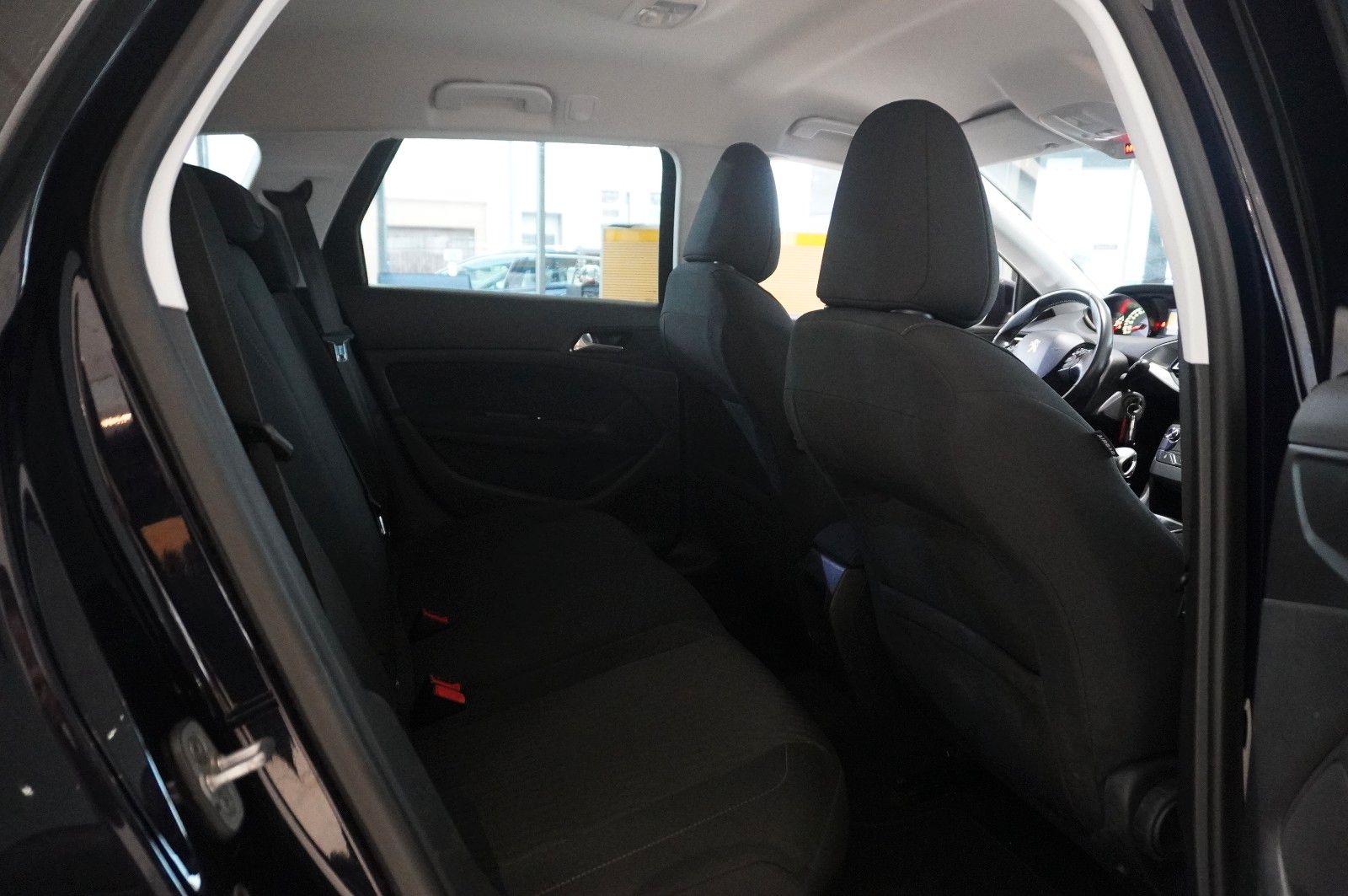 Fahrzeugabbildung Peugeot 308 SW 1.6 HDI ACTICE NAVI/SH/PDC/TEMP/SPORT/AHK