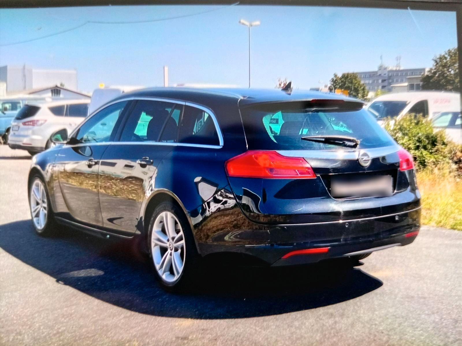 Opel Insignia 2011 — photo 11