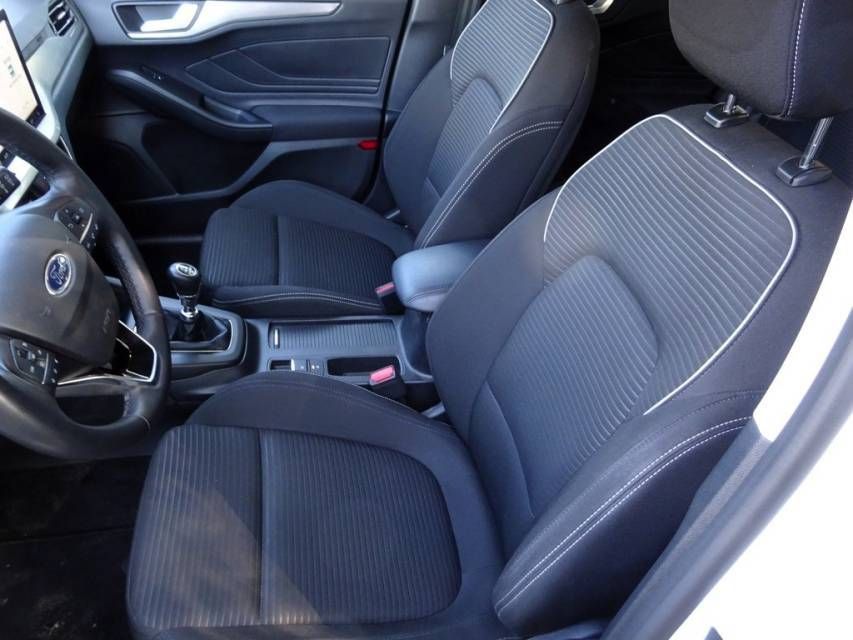 Fahrzeugabbildung Ford Focus Turnier 1.0 EcoBoost Mild-Hybrid Titanium