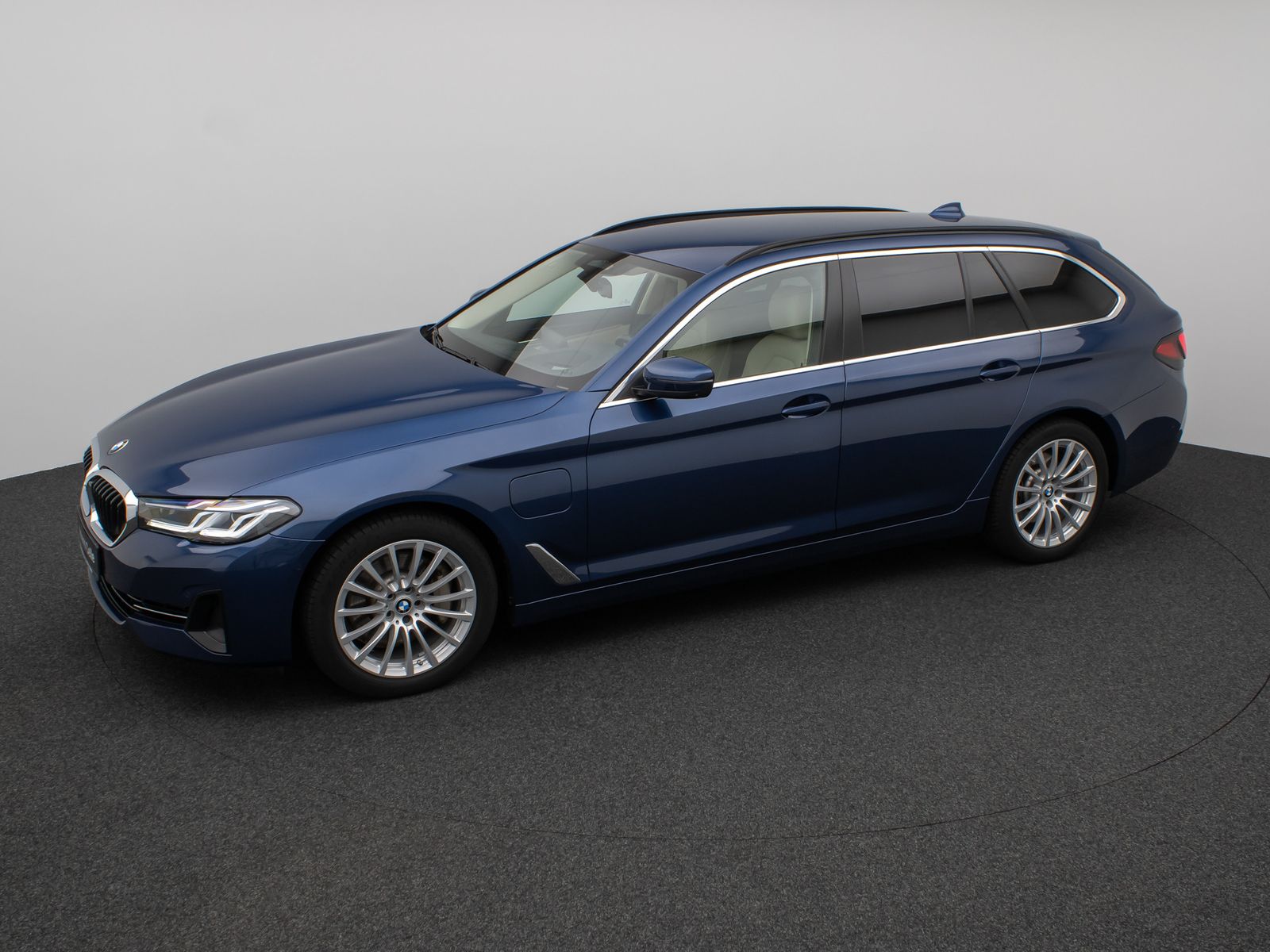 Fahrzeugabbildung BMW 530e Laser 360° HUD DAB H/K Komfort Alarm Sport
