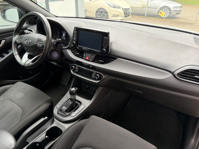 Fahrzeugabbildung Hyundai i30 cw Passion Automatik+CarPlay+Panorama+Navi+