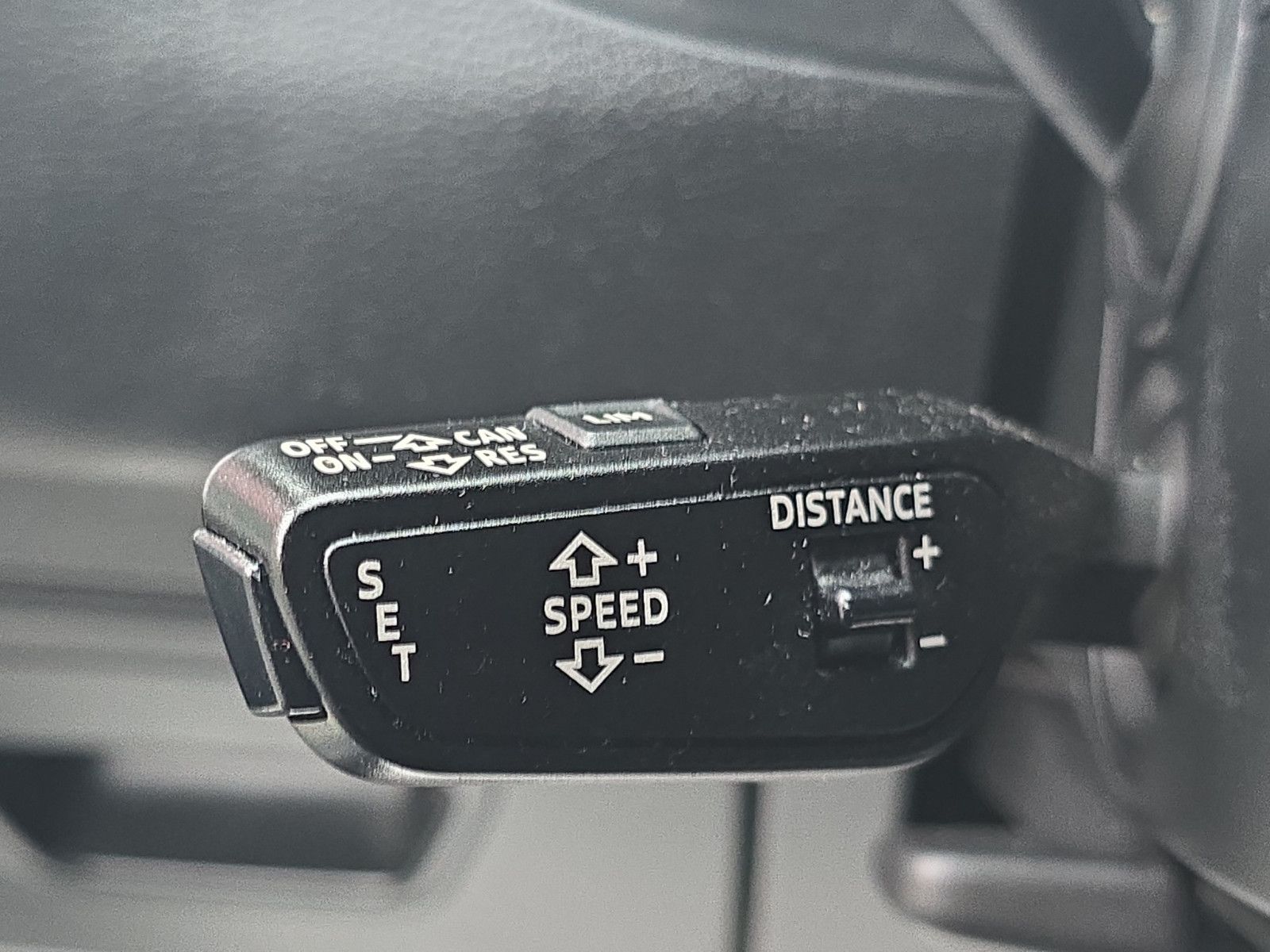 Fahrzeugabbildung Audi A6 Avant 40 TDI LED+KAMERA+NAVI+PDC+AHK+SHZ