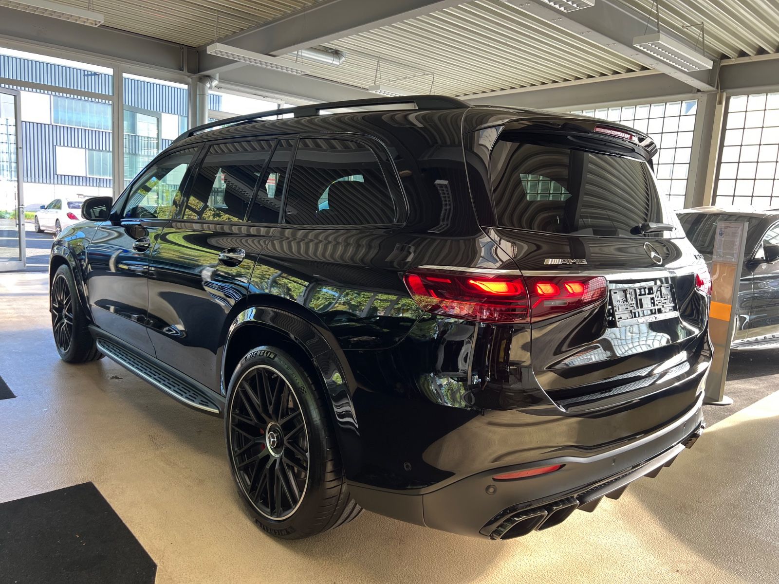 Fahrzeugabbildung Mercedes-Benz GLS 63 AMG 4 Matic*CARBON*3D BURMESTER*NEUWERTIG