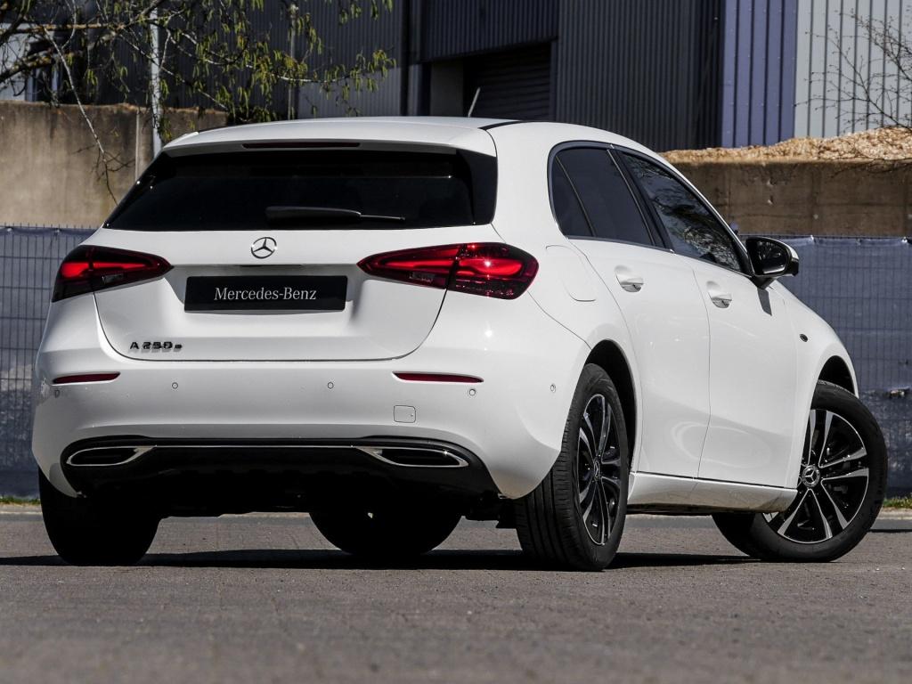 Mercedes-Benz A 250 e Progressive/Pano/Burm/360/Distr/LED/Totw