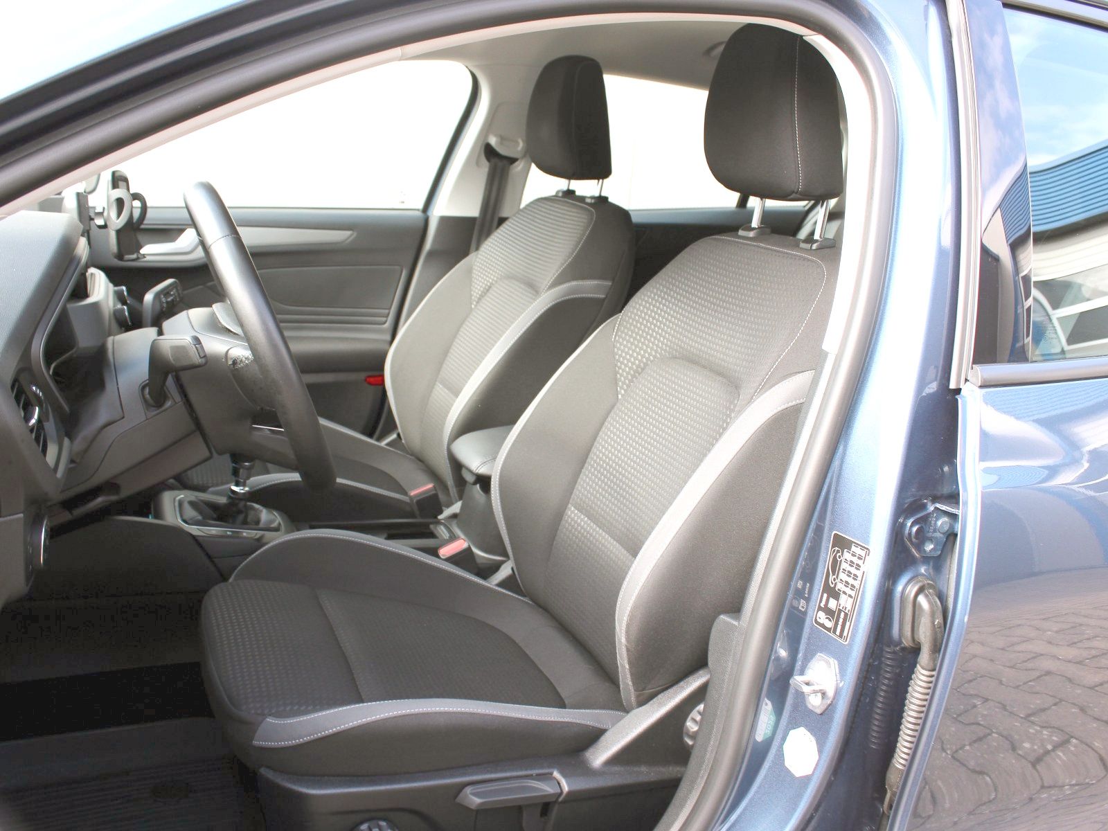 Fahrzeugabbildung Ford Focus Cool & Connect 1,0 EcoBoost Start/Stopp