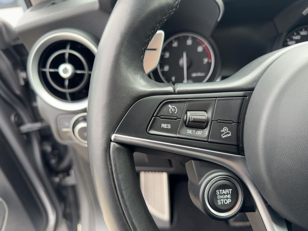 Fahrzeugabbildung Alfa Romeo Stelvio First Edition ALLRAD NAVI  HI-FI
