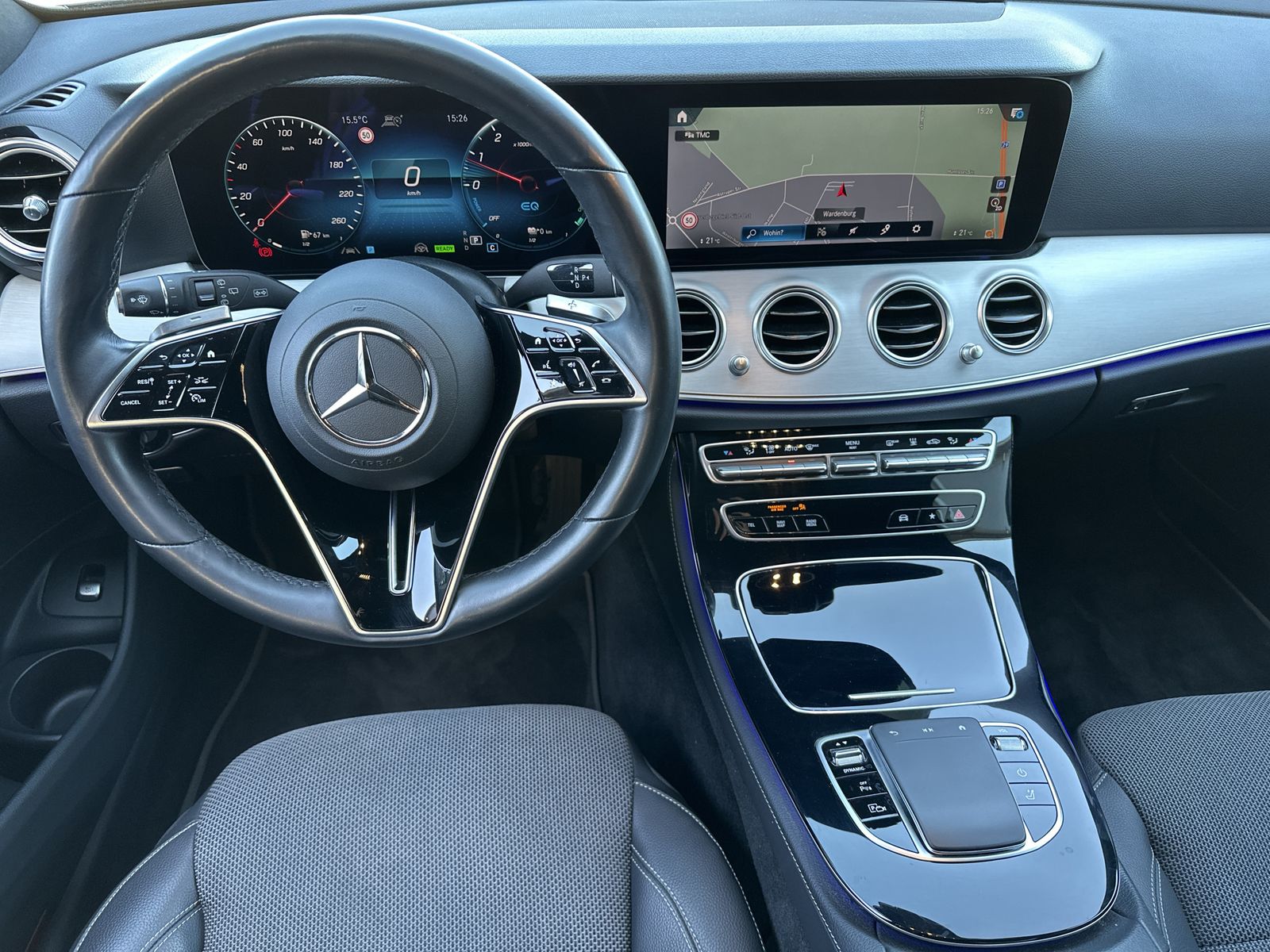 Fahrzeugabbildung Mercedes-Benz E 300de T 4M Avantgarde NAV+LED+AHK+WIDE+CARPLAY