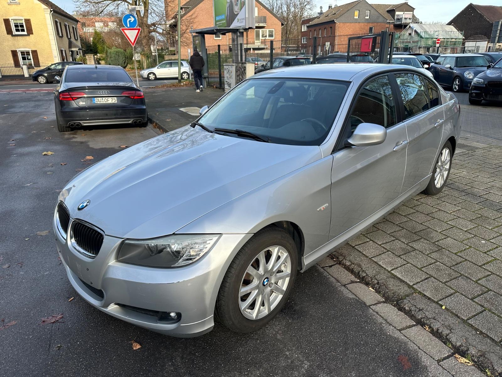 BMW 318i Limousine Service neu