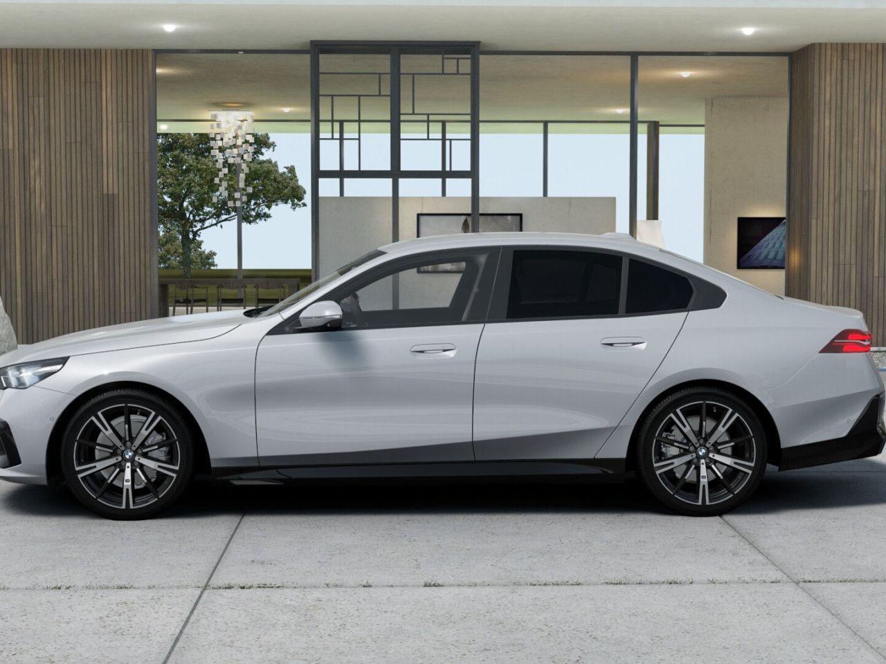 BMW 520i Lim M Sport AHK 360° H/K HUD St+Go AdpLED