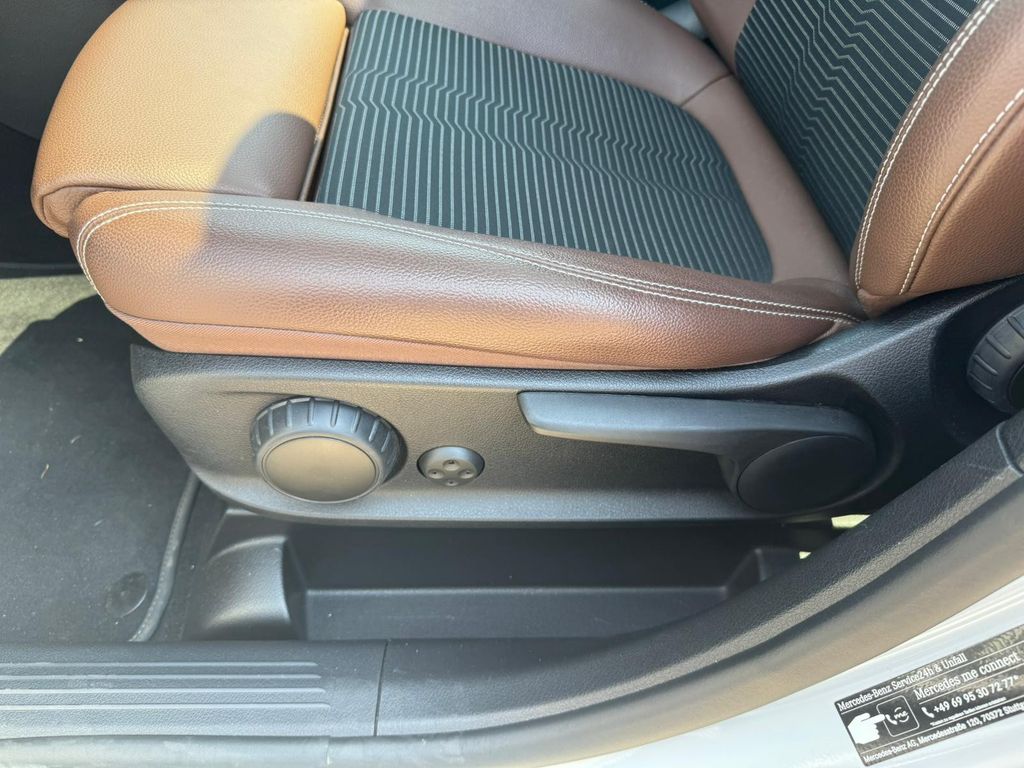 MERCEDES-BENZ GLB 200 27