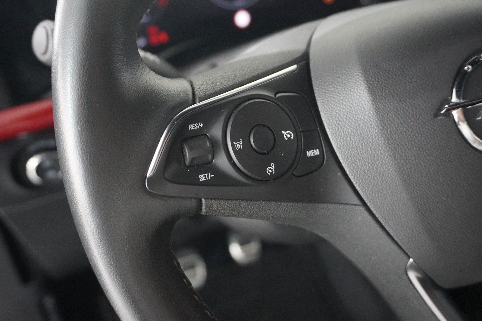 Fahrzeugabbildung Opel Mokka GS SPORT 1.2T NAVI/LED/KAMERA/SPORT/DAB+