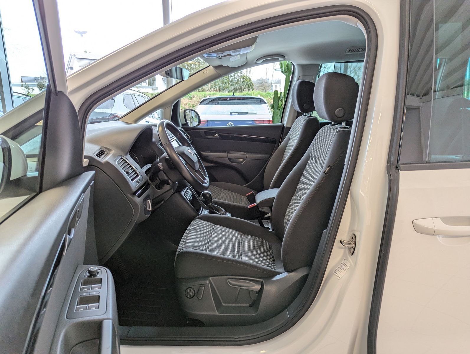 Fahrzeugabbildung SEAT Alhambra 1.4 TSI DSG Style 7-Sitze Cam Shz LM17"