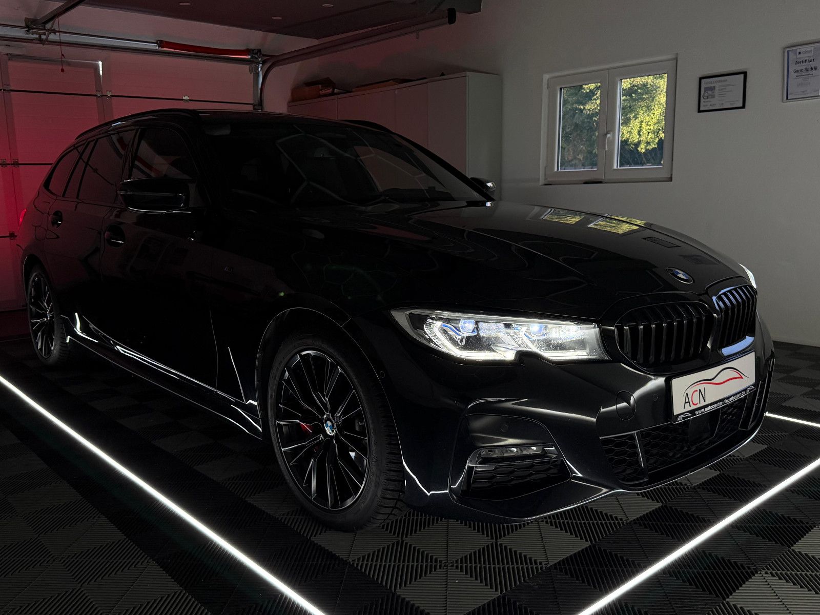 Fahrzeugabbildung BMW 320 d xDrive M-SPORT/LASER/DRIVING ASS+/PANO/HUD