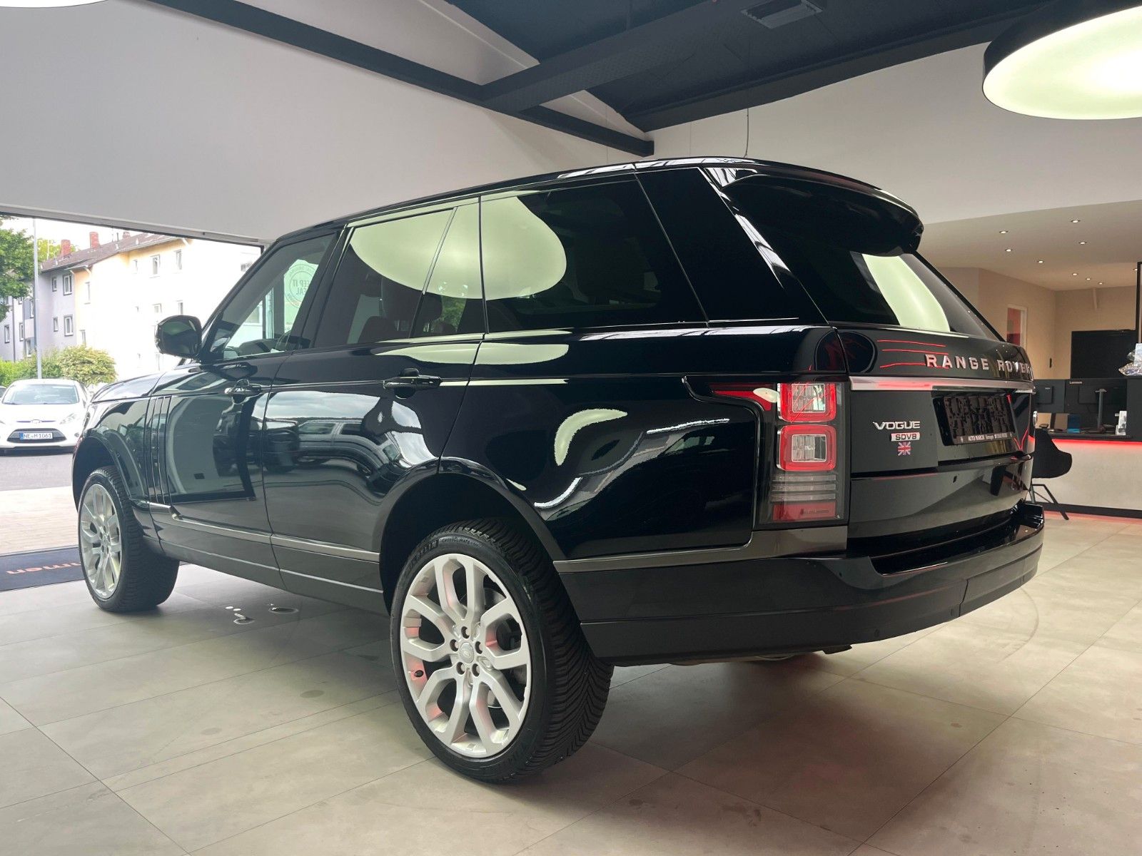 Fahrzeugabbildung Land Rover Range Rover Vogue 4.4 SDV8*Pano*AHK*