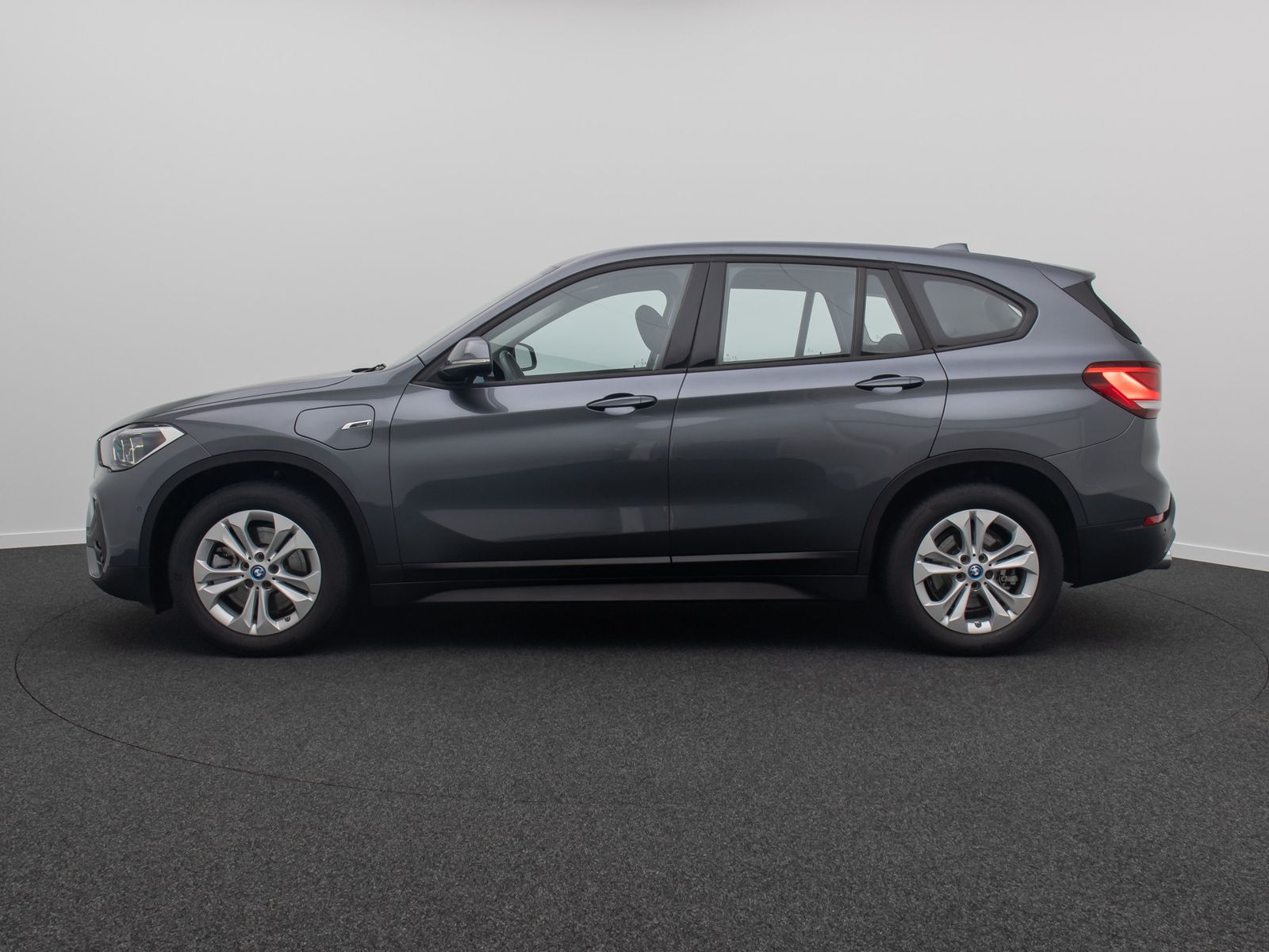 Fahrzeugabbildung BMW X1 xD25e ParkAssist DAB GeschwindigReg Navi LED