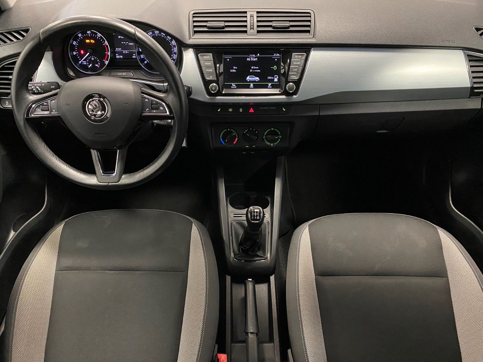 Fahrzeugabbildung SKODA Fabia 1.0l MPI Ambition+SITZHEIZUNG+TELEFON+ALU+