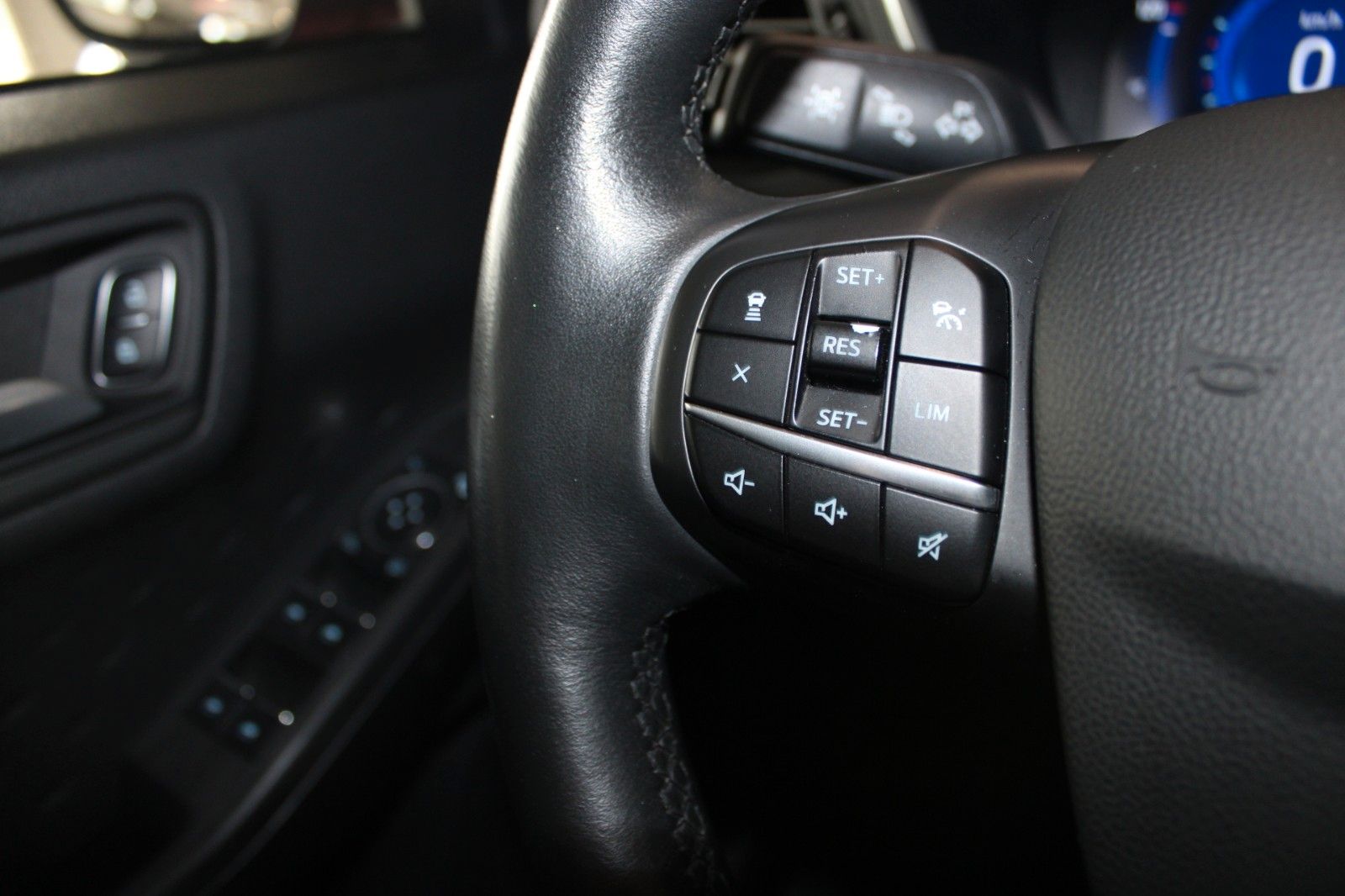 Fahrzeugabbildung Ford Kuga Titanium X LED AHK B&O ACC HUD CAM WinterP.