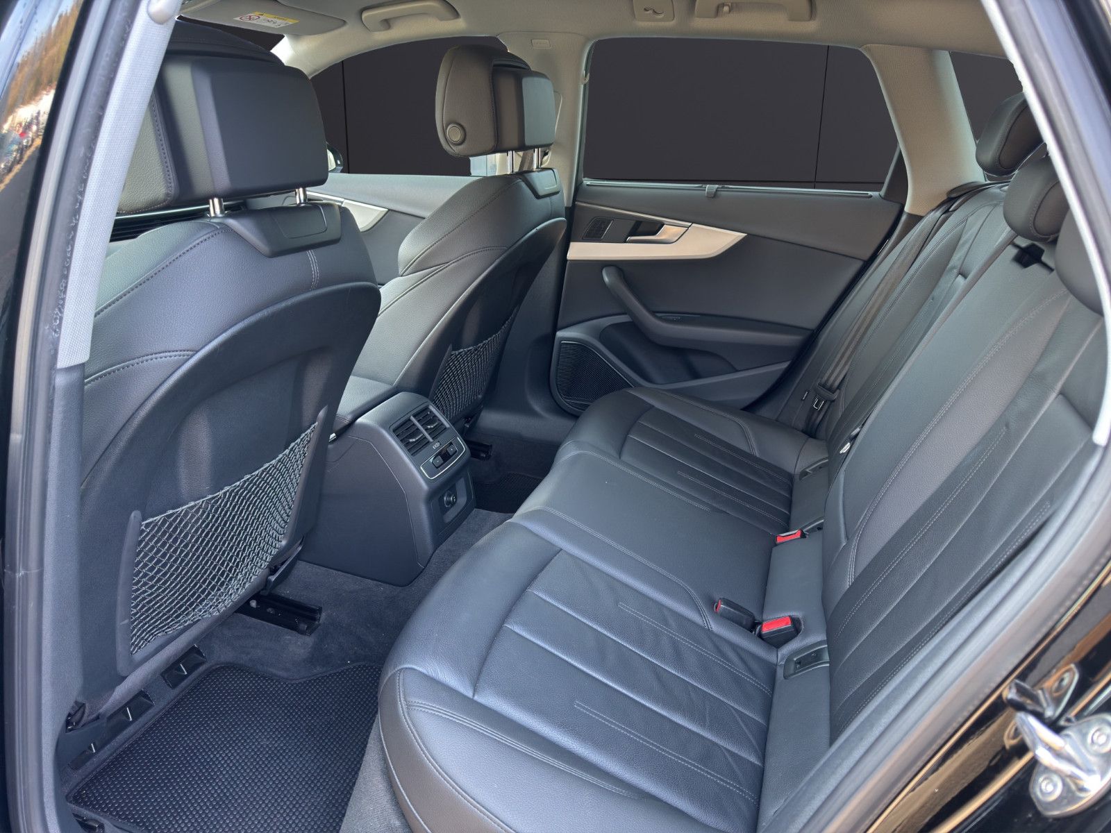 Fahrzeugabbildung Audi A4 Avant*Quattro*Apple CarPlay*Navi*AHK*Sport*