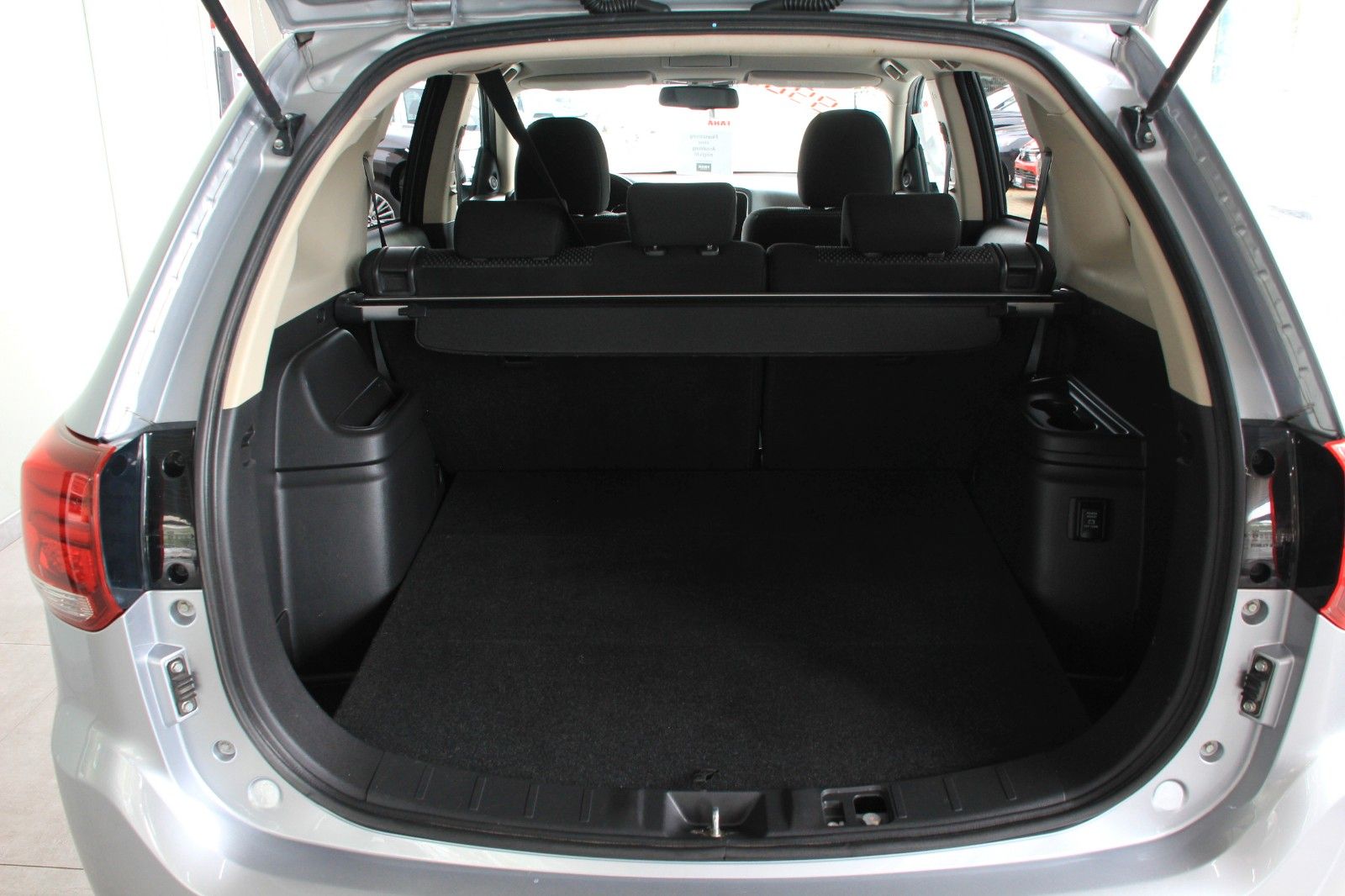 Fahrzeugabbildung Mitsubishi Outlander Edition 100 2WD