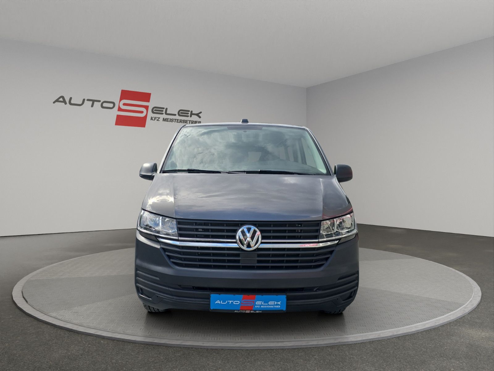 Fahrzeugabbildung Volkswagen T6 Transporter Kombi Langer Radstand 9 Sitzer