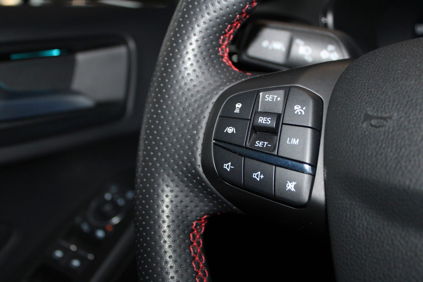 Fahrzeugabbildung Ford Focus ST-Line X Aut. LED AHK  ACC HUD WinterPak.