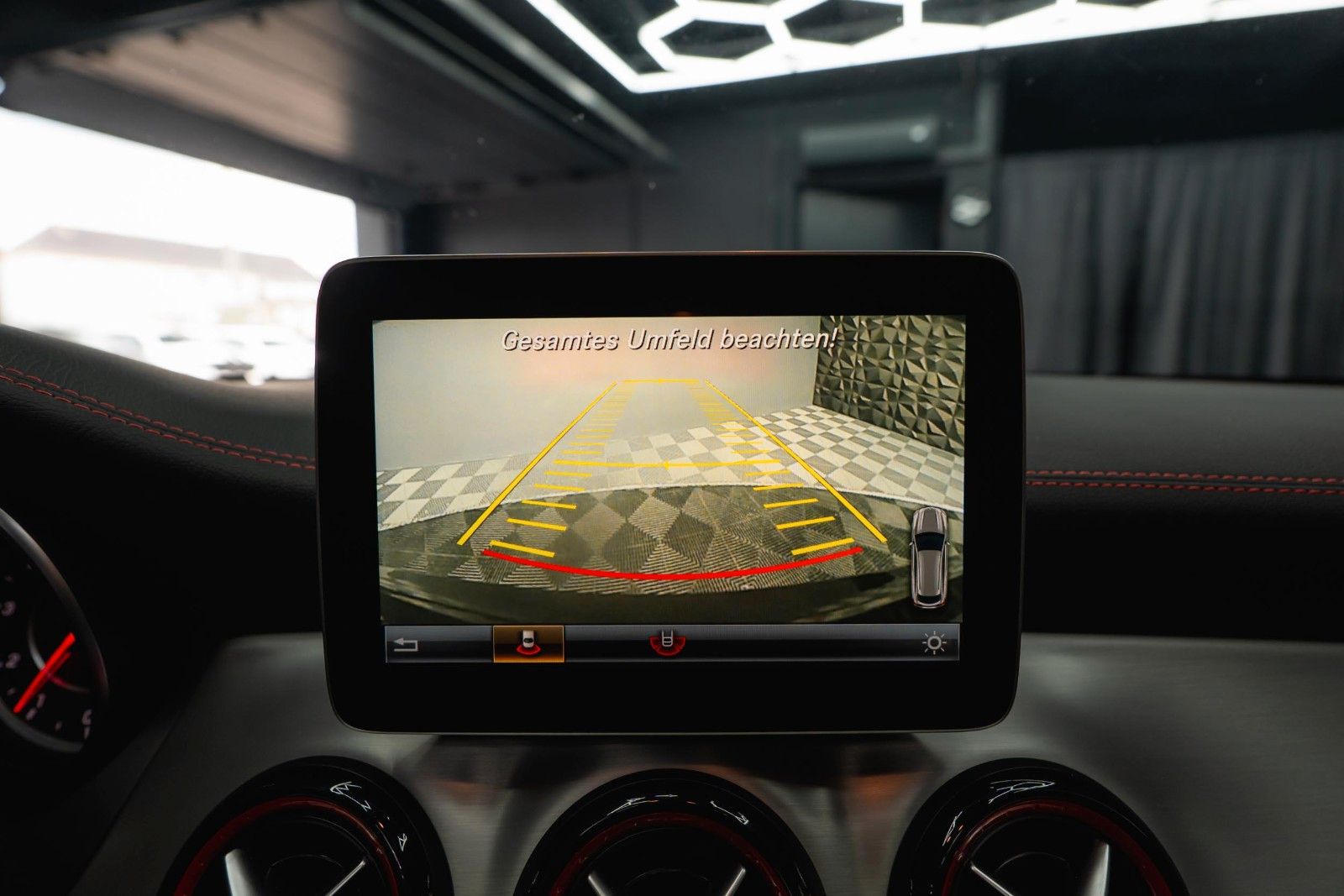 Fahrzeugabbildung Mercedes-Benz CLA 45 AMG 4Matic Performance Night *Pano*LED*