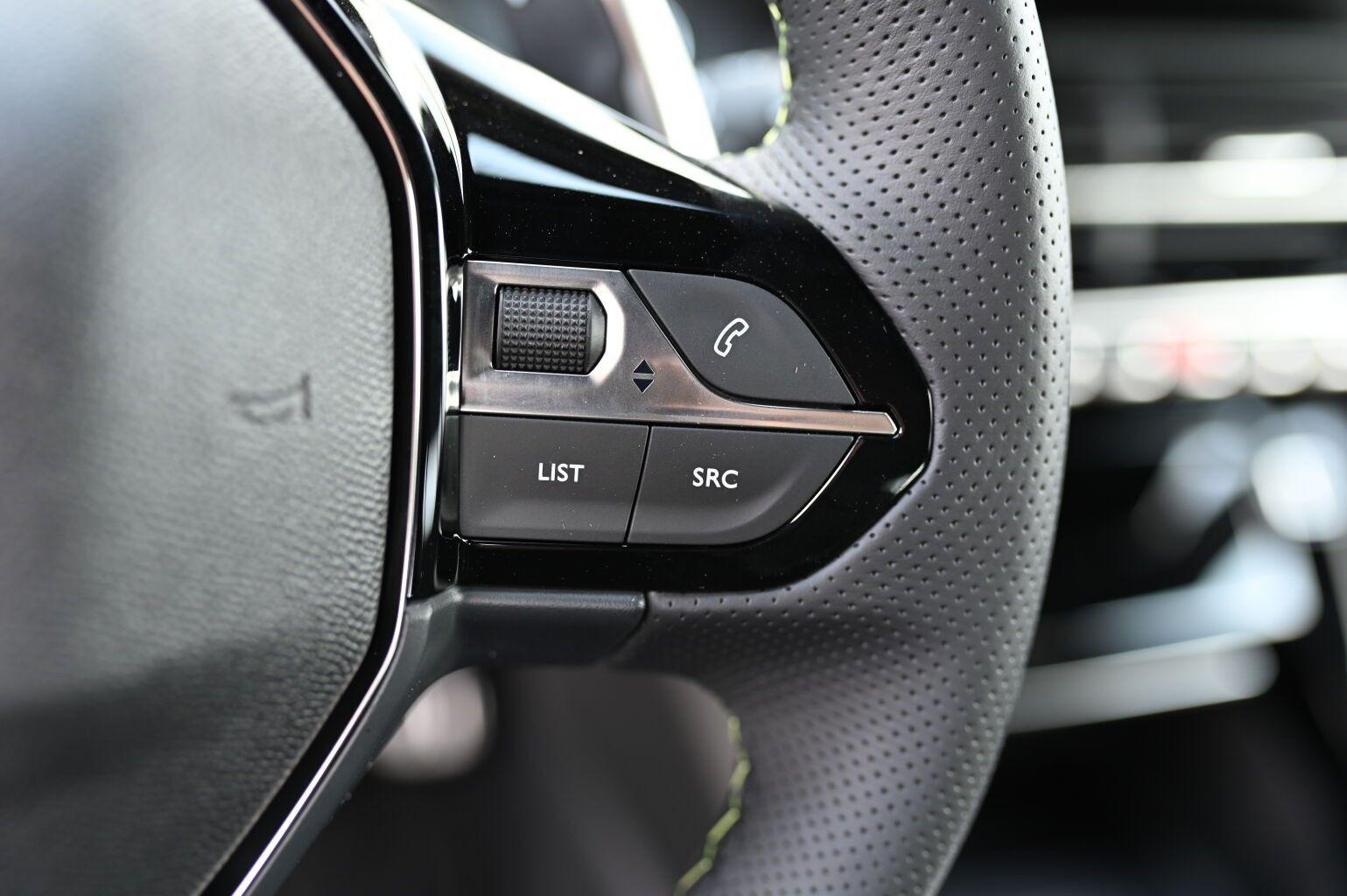 Peugeot 2008 GT Hybrid 145 e-DSC6 Alcantara-Paket*Grip