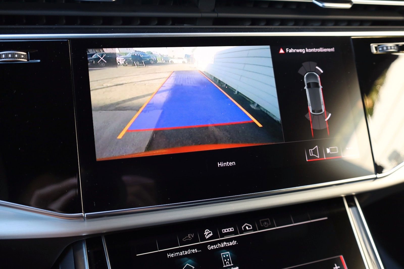 Fahrzeugabbildung Audi Q8 60 TFSI e quattro,S Line,Matrix, CarPlay, 21"