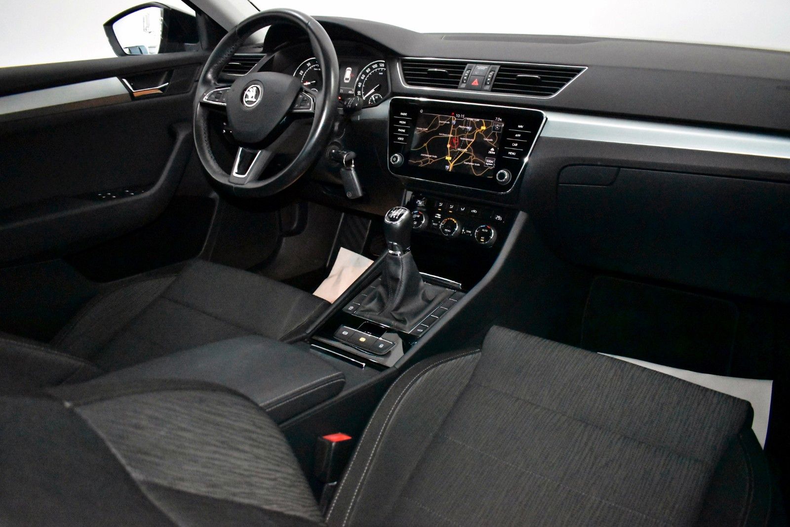 Fahrzeugabbildung SKODA Superb Combi Ambition T.Leder,Navi,Xenon,Kamera