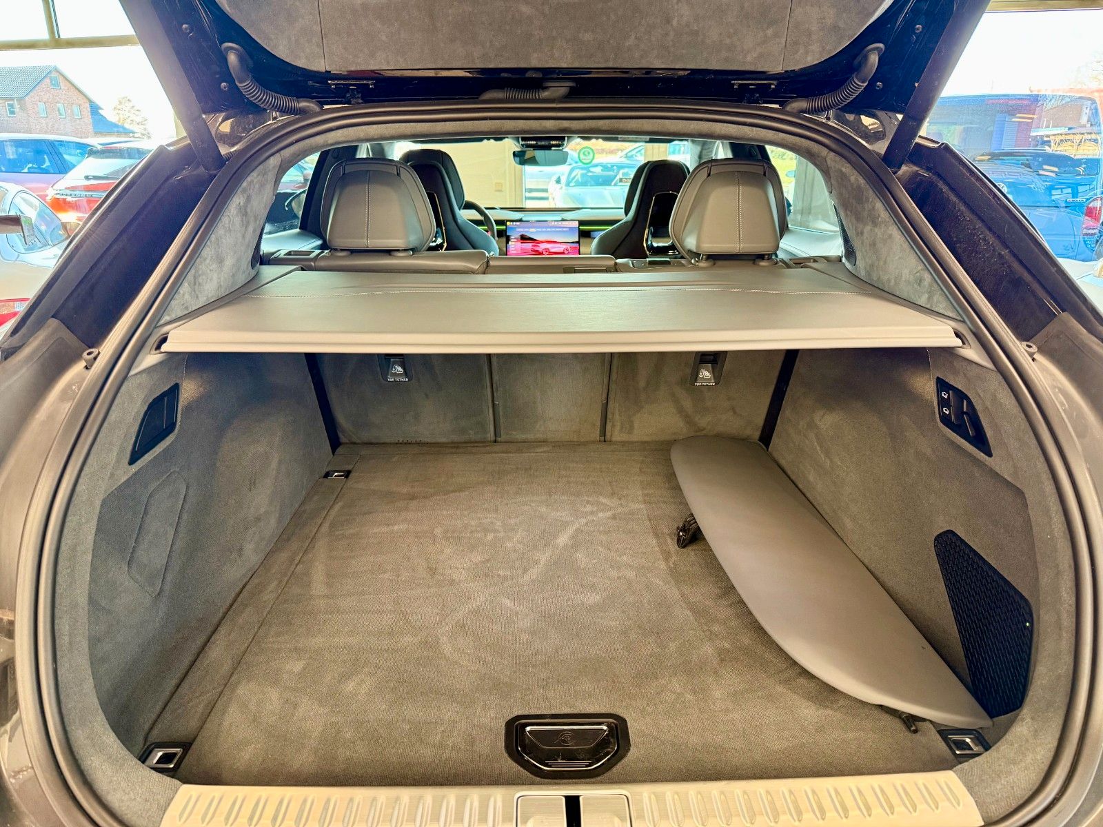 Fahrzeugabbildung Lotus Eletre EDS 675 R Dynamic-Pack/AERO-Pack/Panorama