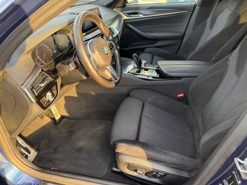 BMW 520d Touring M Sport+AHK+Laser+AppC+ACC+4xKlima+