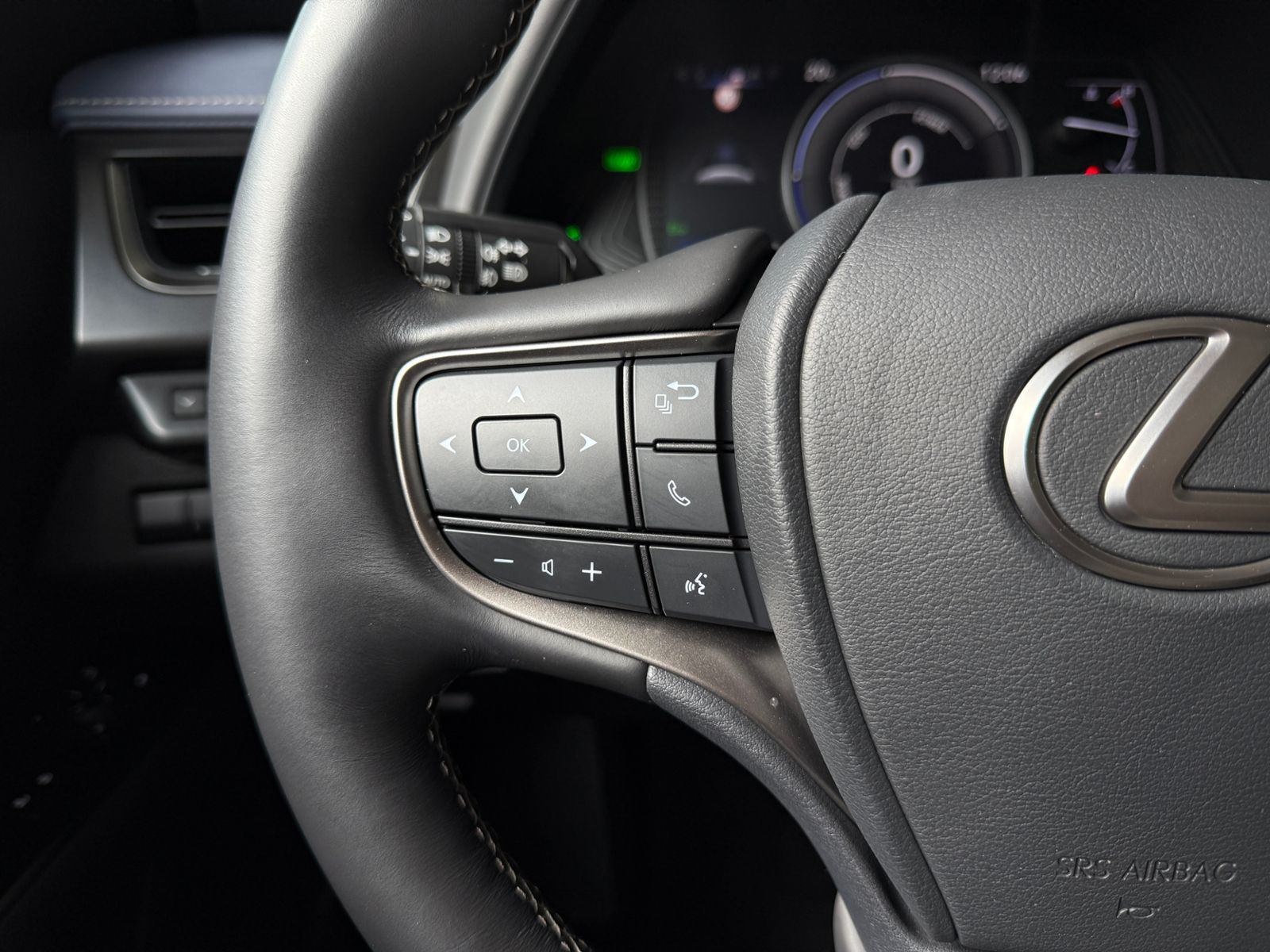 Fahrzeugabbildung Lexus UX 250 h Launch Edition LED NAV RFK SHZ ALU